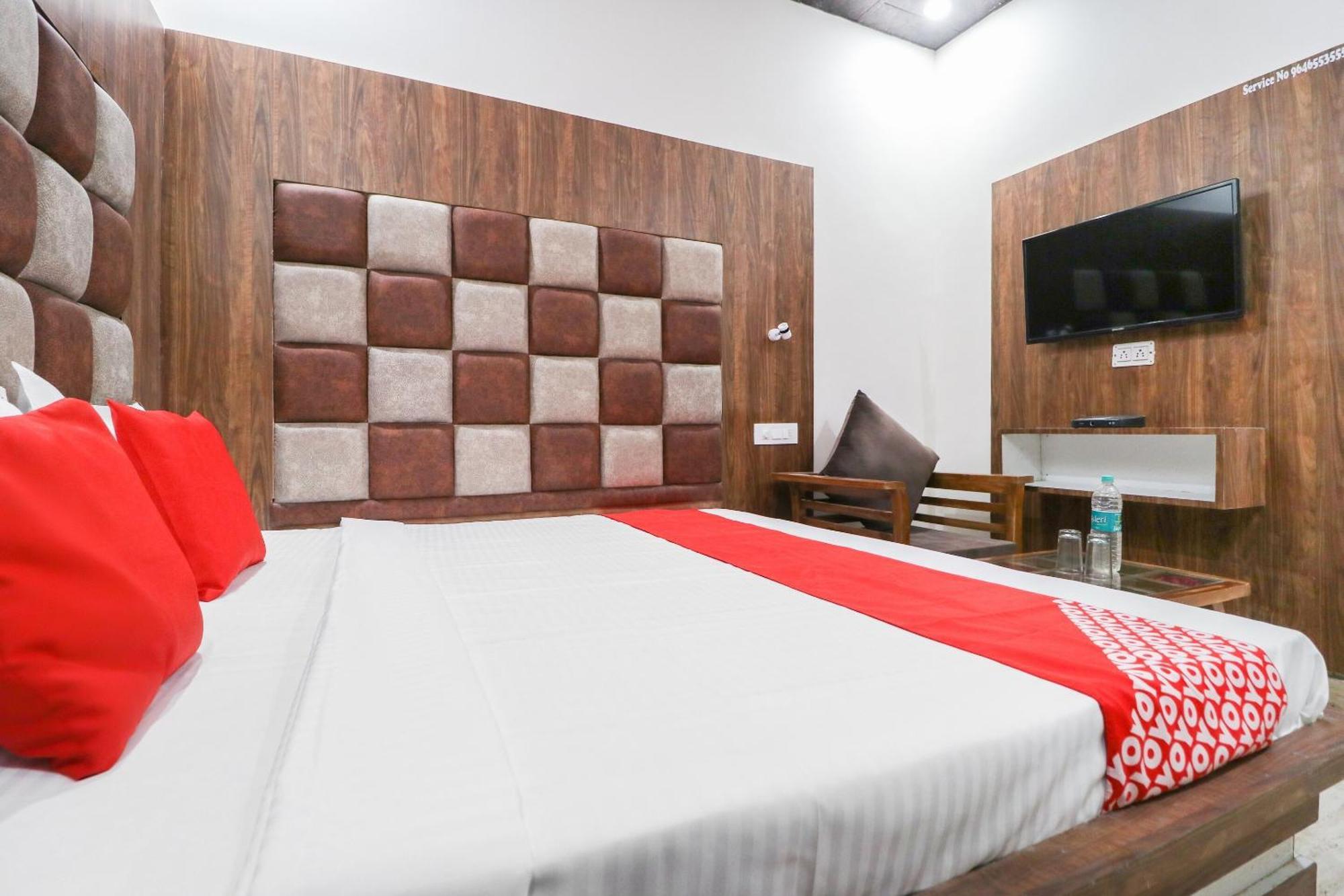 Oyo Flagship Hotel Ambani Zirakpur Zewnętrze zdjęcie