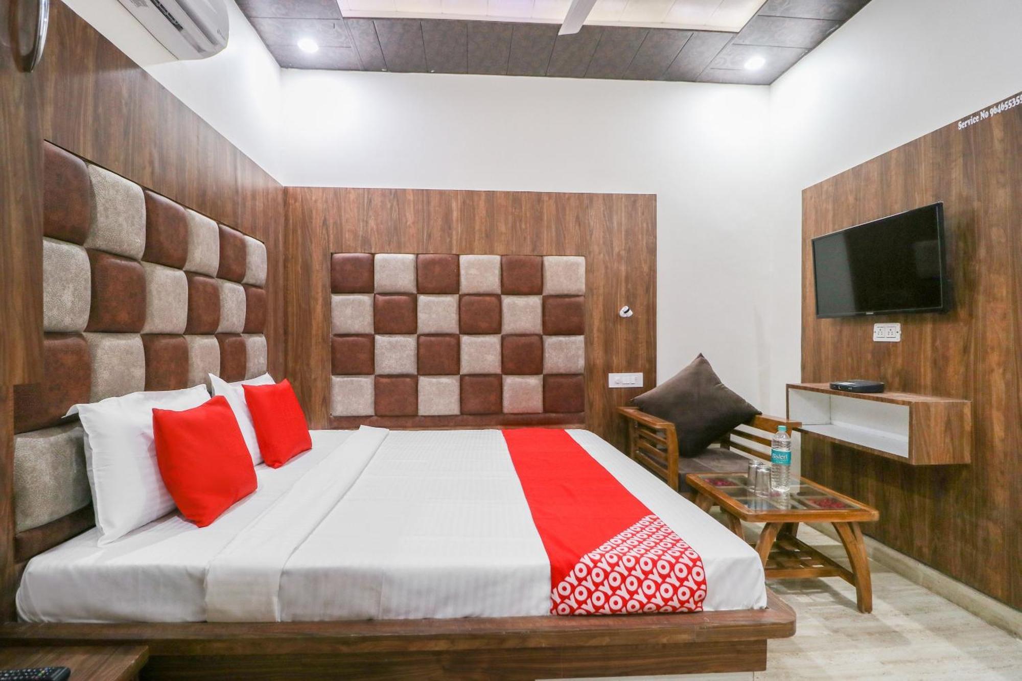 Oyo Flagship Hotel Ambani Zirakpur Zewnętrze zdjęcie